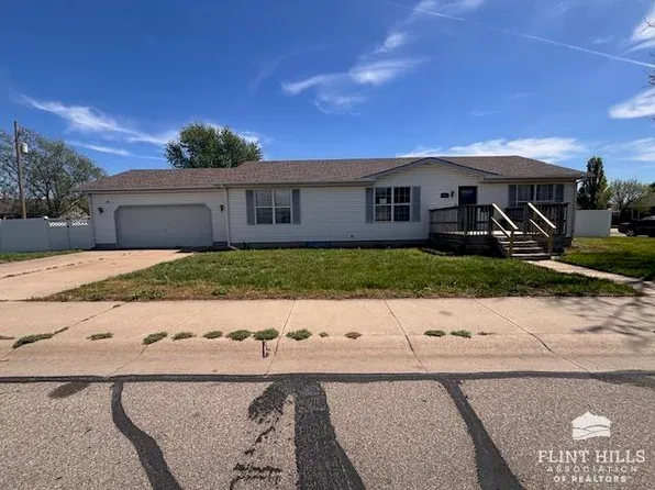 3045 Marcella Dr, Salina, KS 67401