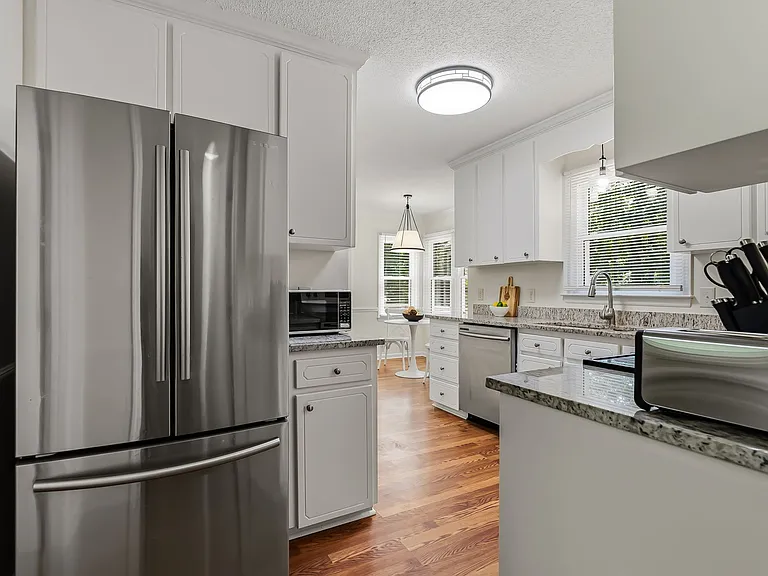401 Redpath Dr — Photo 22