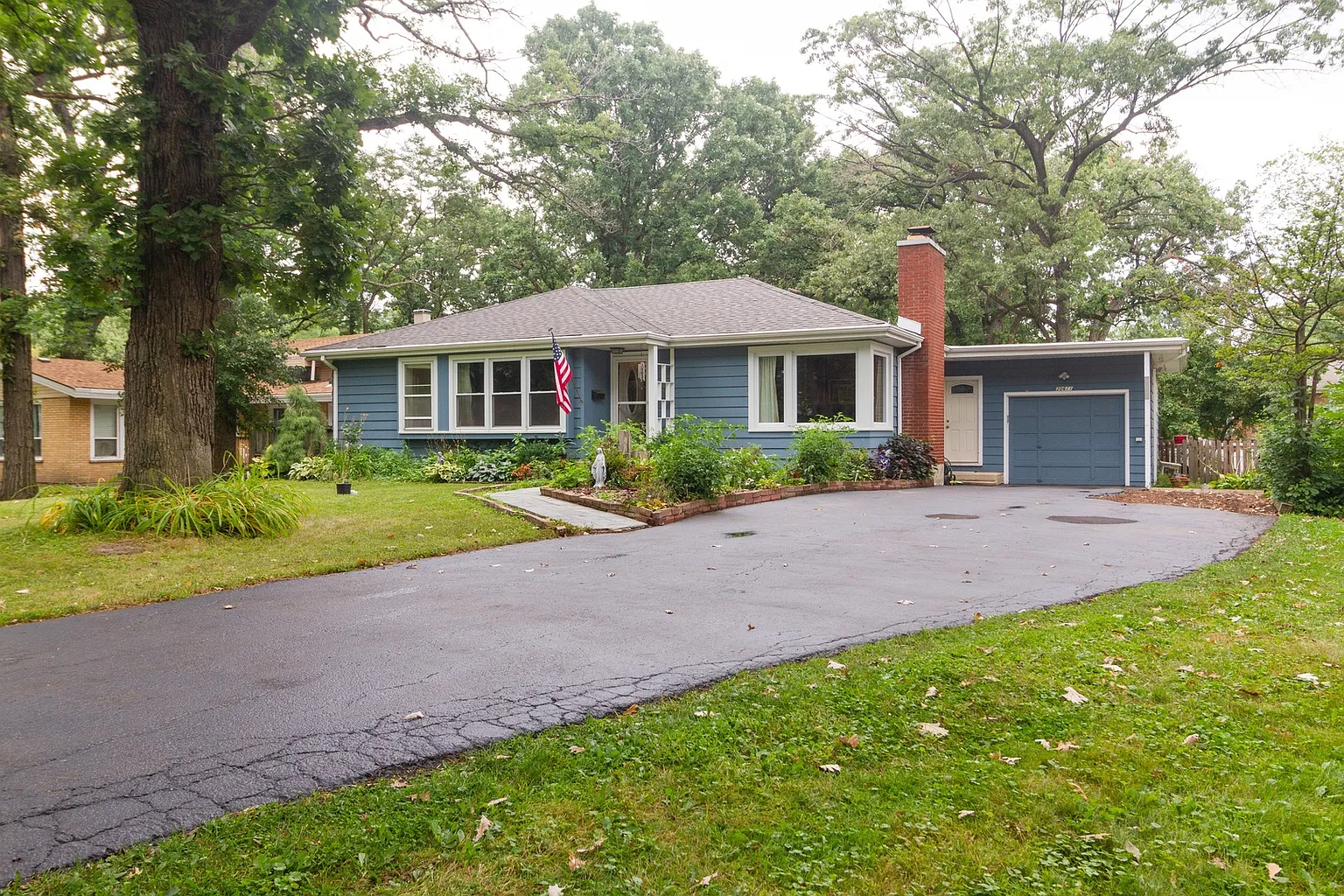 20611 Greenwood Dr photo 1