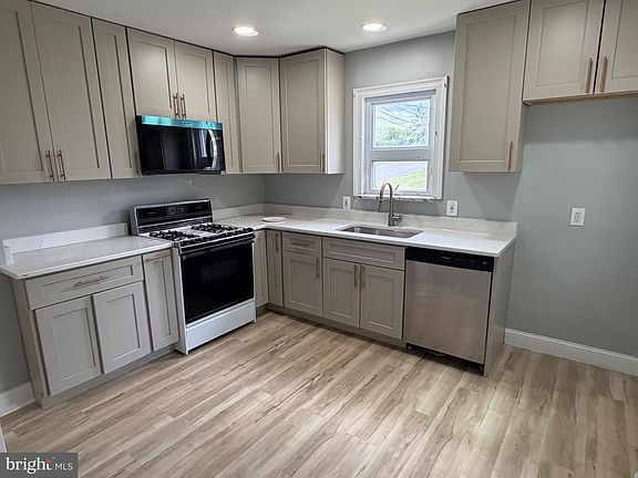 4th image of 220 N Marshall St