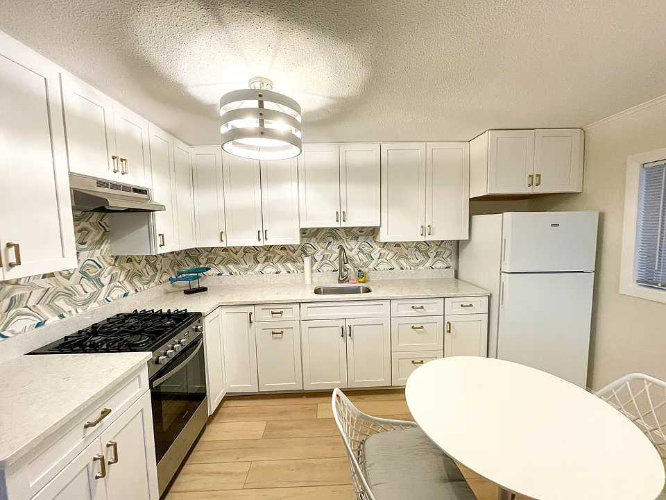 933 Ocean Blvd #10