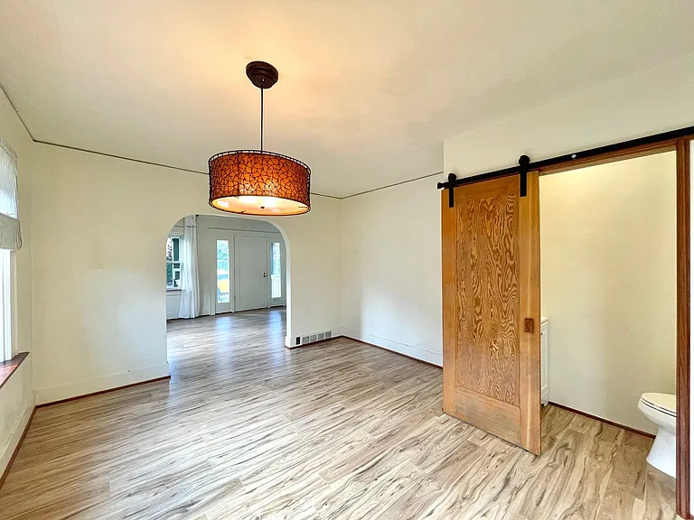 5222 35th Ave NE — Photo 8