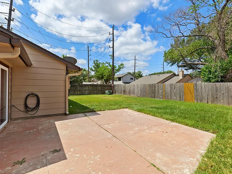 21435 Deerhaven Dr — Photo 26