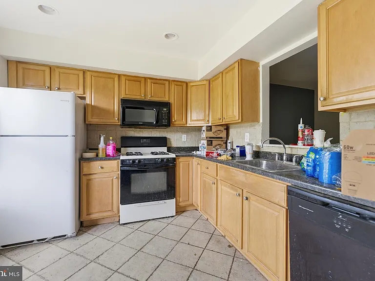 27 Villanova Ct — Photo 2