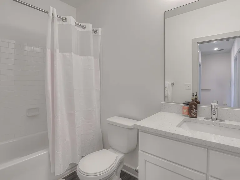 The Flats at Laurel & Pine — Photo 14