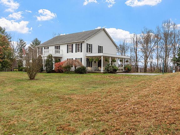 2nd image of 425 Dominick Cir