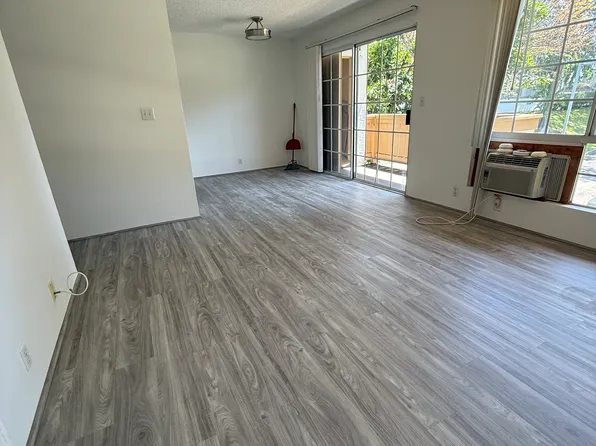 353 Mananai Pl #36U, Honolulu, HI 96818