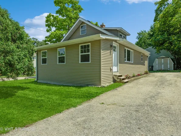 316 N Lily Ln, McHenry, IL 60051