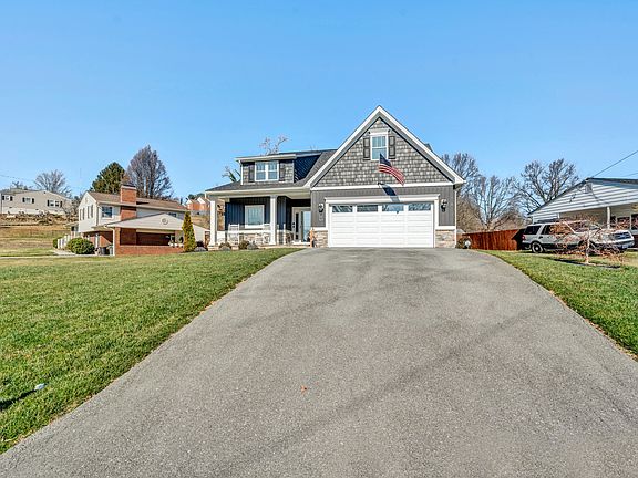 3rd image of 501 Chamberlain Ln