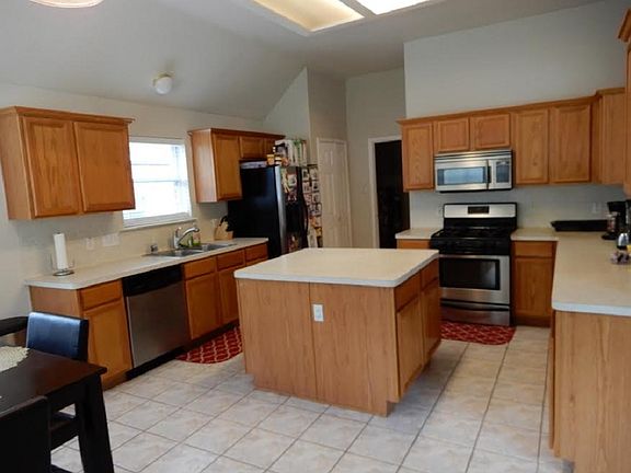 3rd image of 1018 N Magnolia Dale Dr