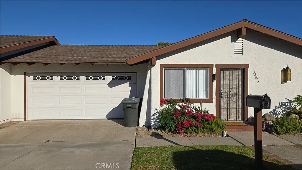2 bed, 1.5 bath, 875 sqft, $3,850 — Photo 1
