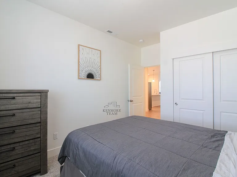 916 Duke Ln — Photo 15