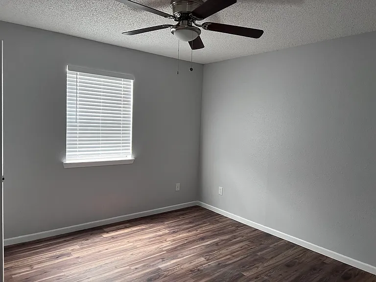 405 Root Ave #6 — Photo 9