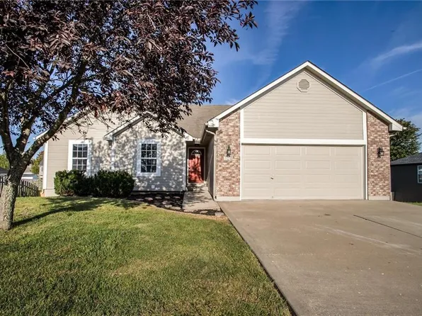 725 SW Tisha Ln, Grain Valley, MO 64029