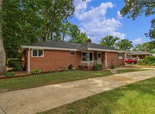 406 Sparrow Rd, Chesapeake, VA 23325