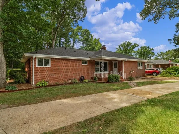 406 Sparrow Rd, Chesapeake, VA 23325