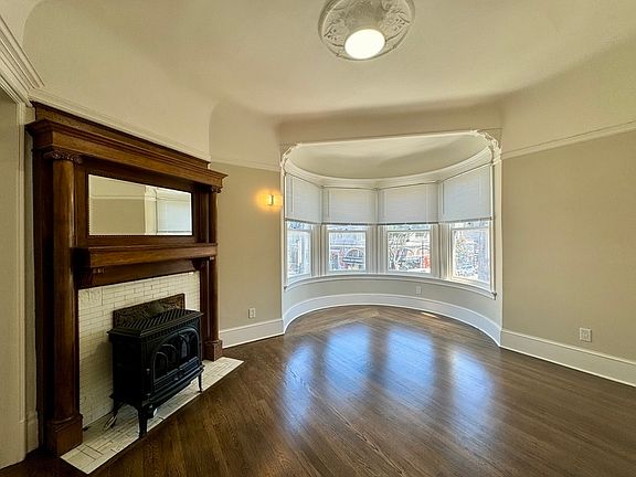 3rd image of 601 Clayton St