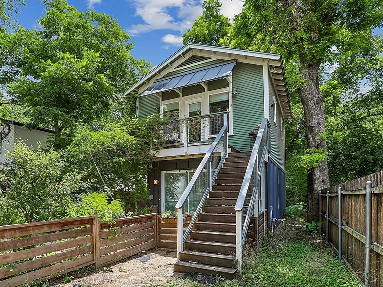 4519 Avenue H #B — Photo 2