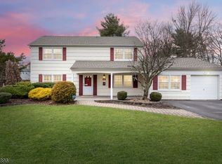 24 Evergreen Rd, Somerset, NJ 08873