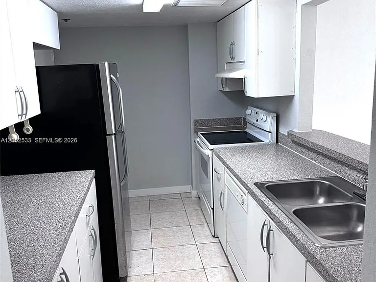 7545 E Treasure Dr #8J — Photo 5