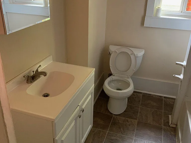 131 Burley Ave — Photo 8