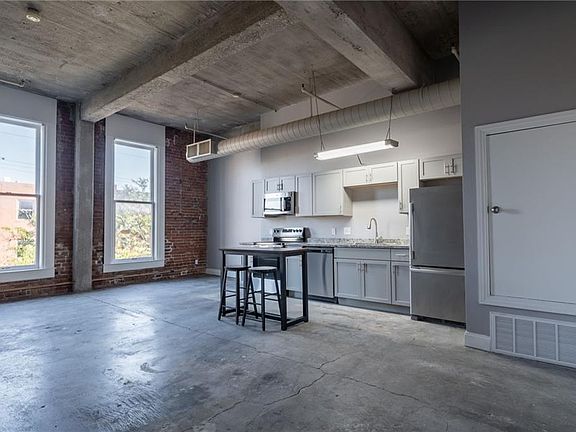 3rd image of 113 W 5th St APT 203