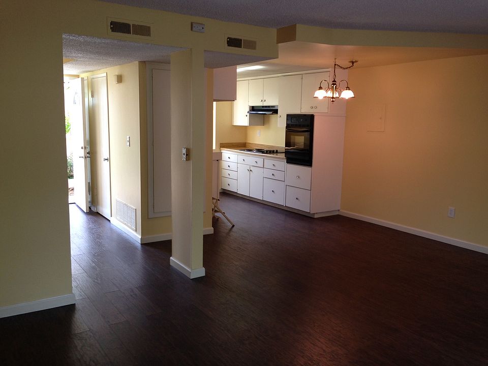 Kitchen & eating area