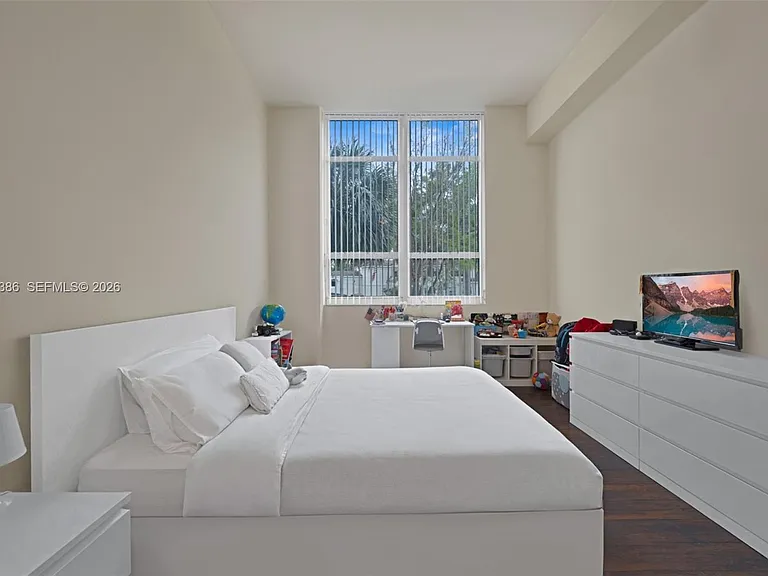 19501 W Country Club Dr #208 — Photo 7