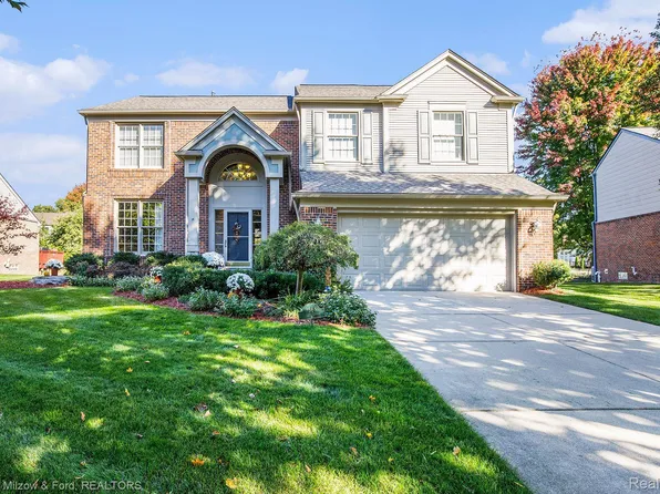 3868 Acadia Dr, Lake Orion, MI 48360