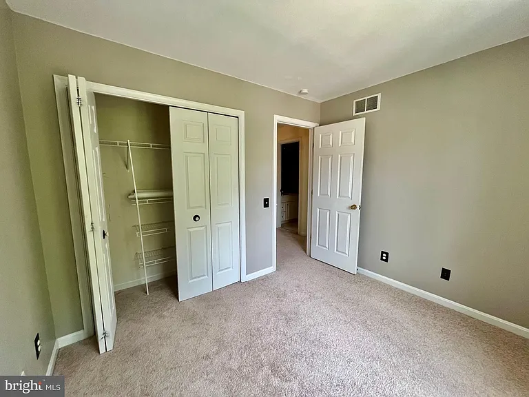 7504 Lamoyne Ct — Photo 33
