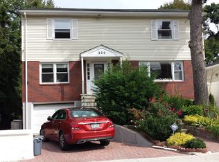 229 Dogwood Rd, Valley Stream, NY 11580