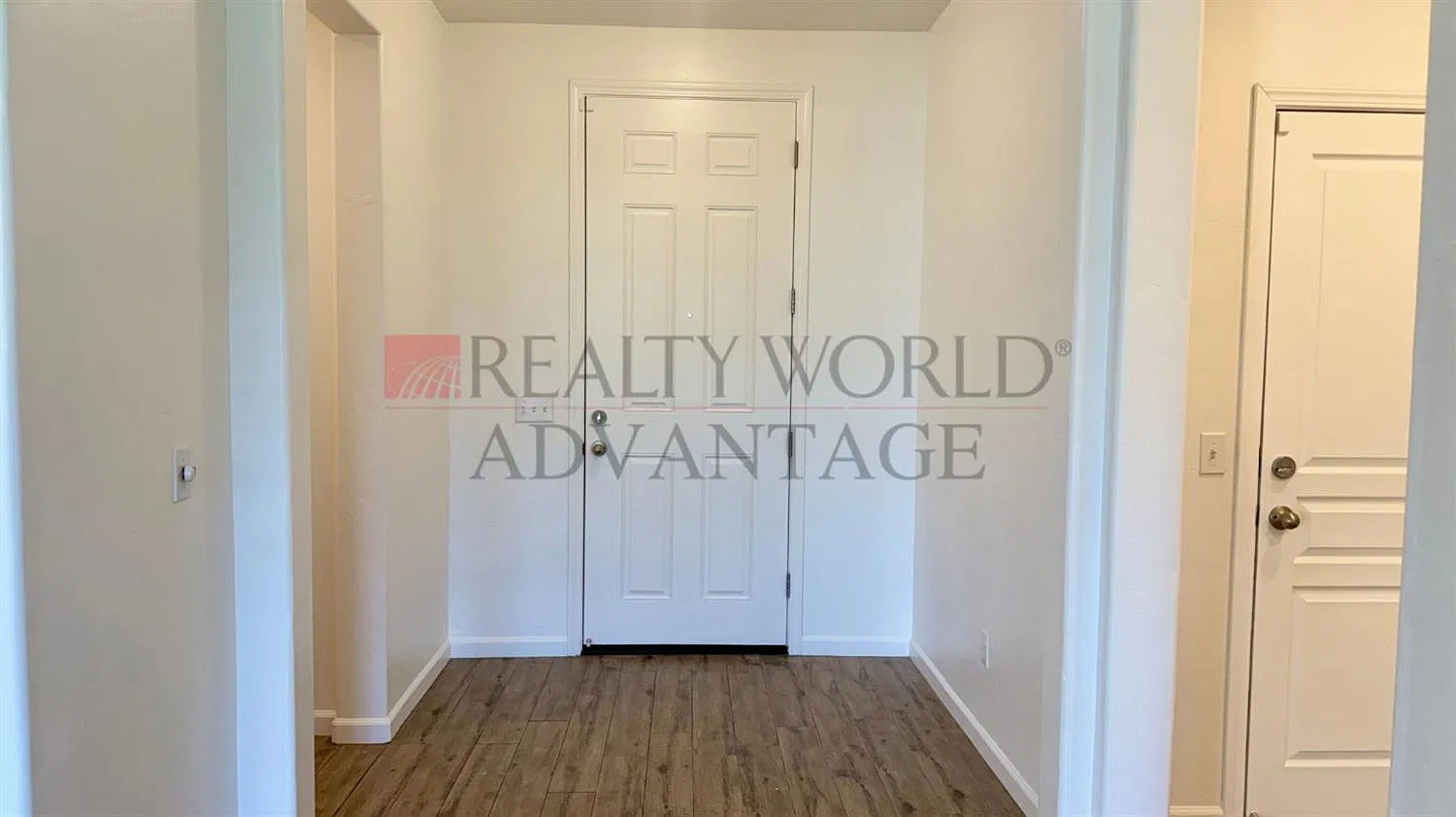 4 bed, 1890 sqft, $2,550 — Photo 2