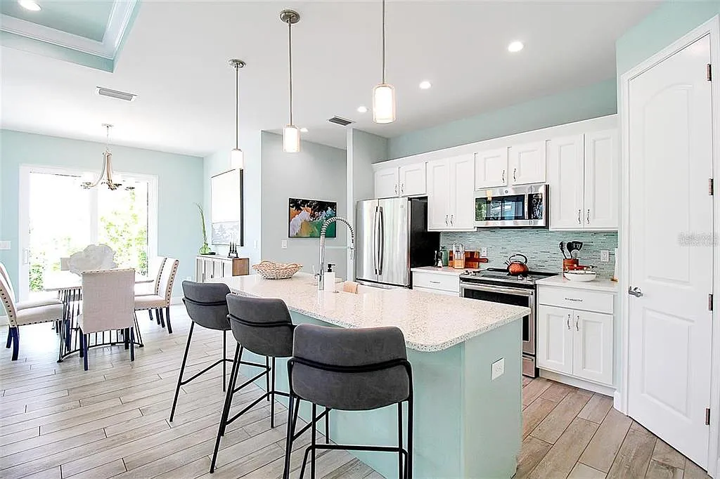 3 bed, 2.0 bath, 1440 sqft, $2,399 — Photo 3