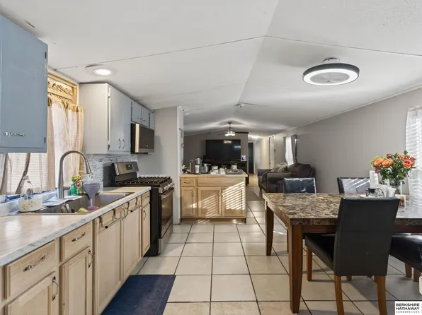 12845 Manderson Plz #217, Omaha, NE 68164
