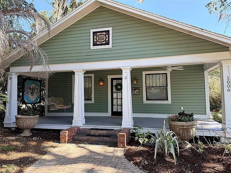 2 bed, 1.5 bath, 1100 sqft, $2,050 — Photo 1