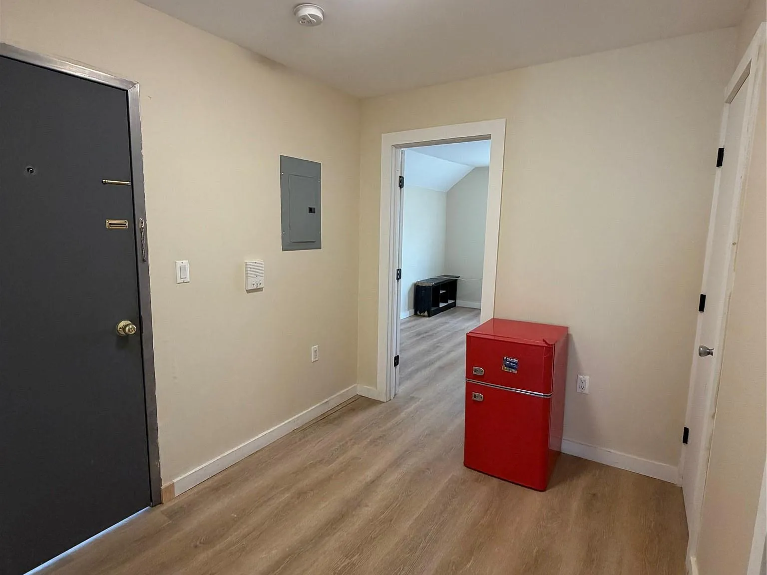 2 bed, 1.0 bath, 936 sqft, $2,800 — Photo 2