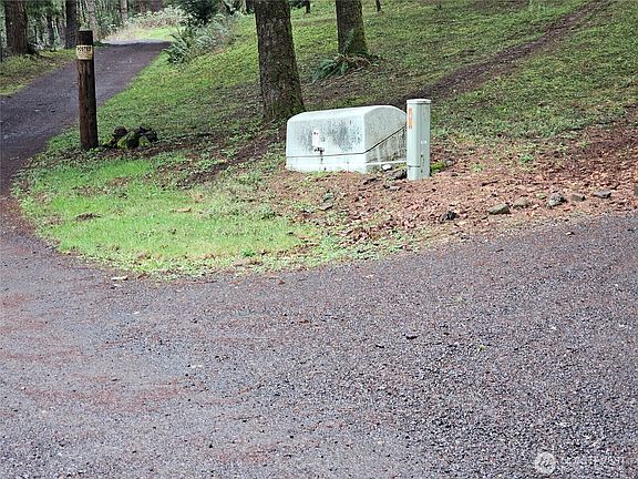 4th image of 461 Clearwater Road