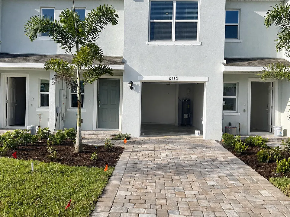 8172 Cobblestone Dr