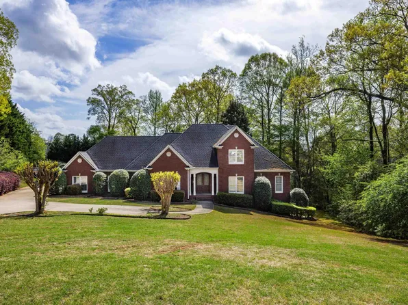 371 Vick Cir, Trussville, AL 35173