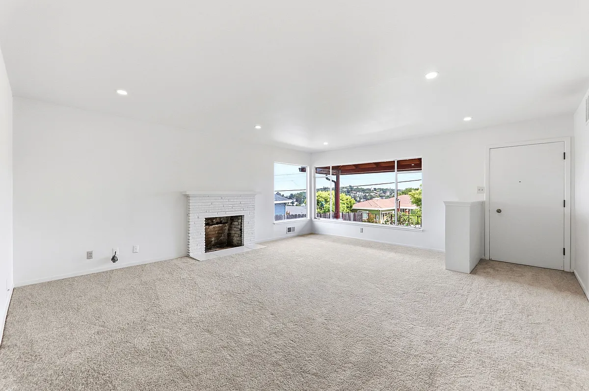 Building Photo - 3311 Plateau Dr