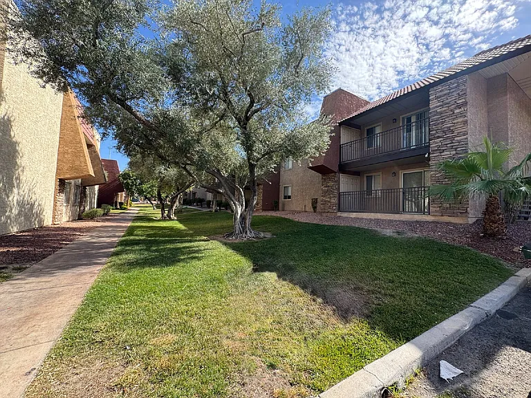 5281 River Glen Dr #222 — Photo 1