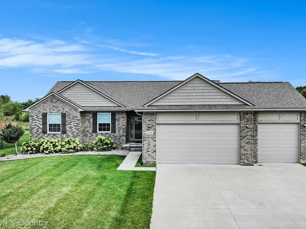 1535 Woodlake Ln, Grand Blanc, MI 48439