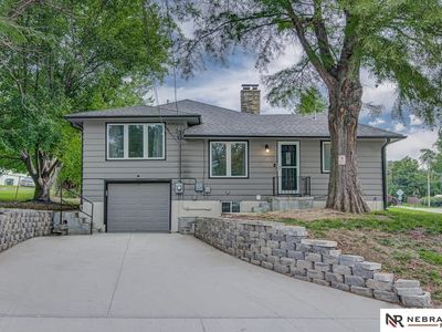 2702 Benson Gardens Blvd, Omaha, NE, 68134