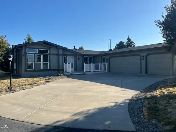 1865 NE 6th St, Redmond, OR 97756