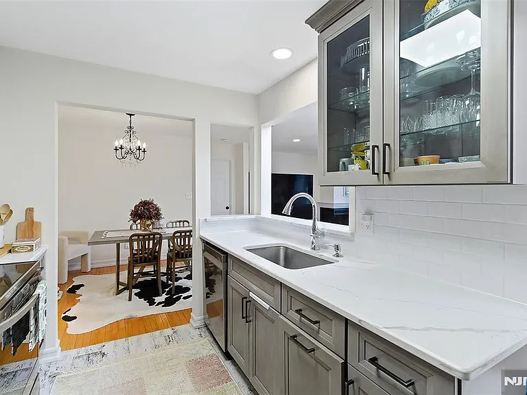 28 Garden Pl #163 — Photo 3