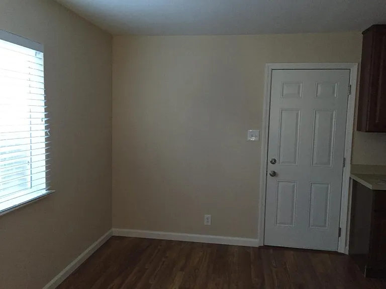 319 Falcon Dr — Photo 6