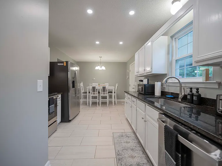 202 Caribou Trl — Photo 12