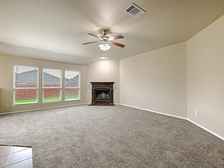 1213 Lambert Dr — Photo 8