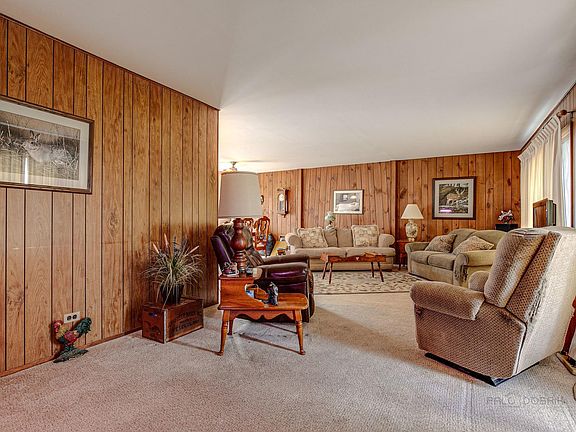 4th image of 36299 N Edgewood Dr