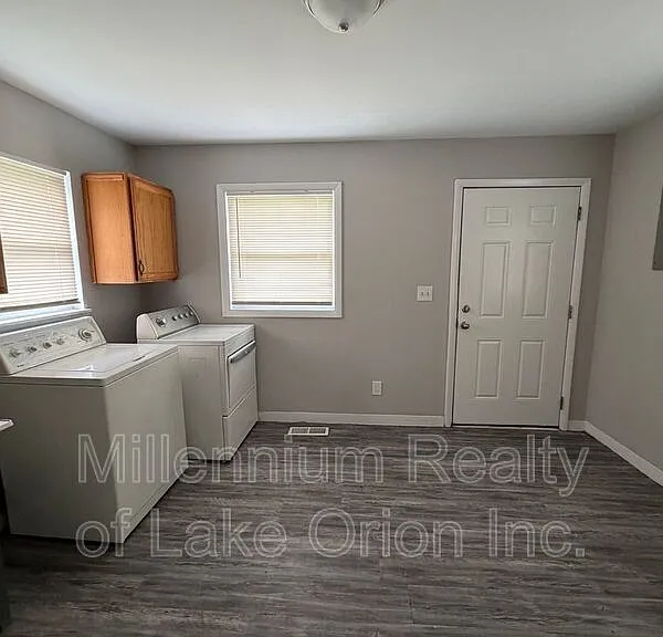 735 E Milton Ave — Photo 7